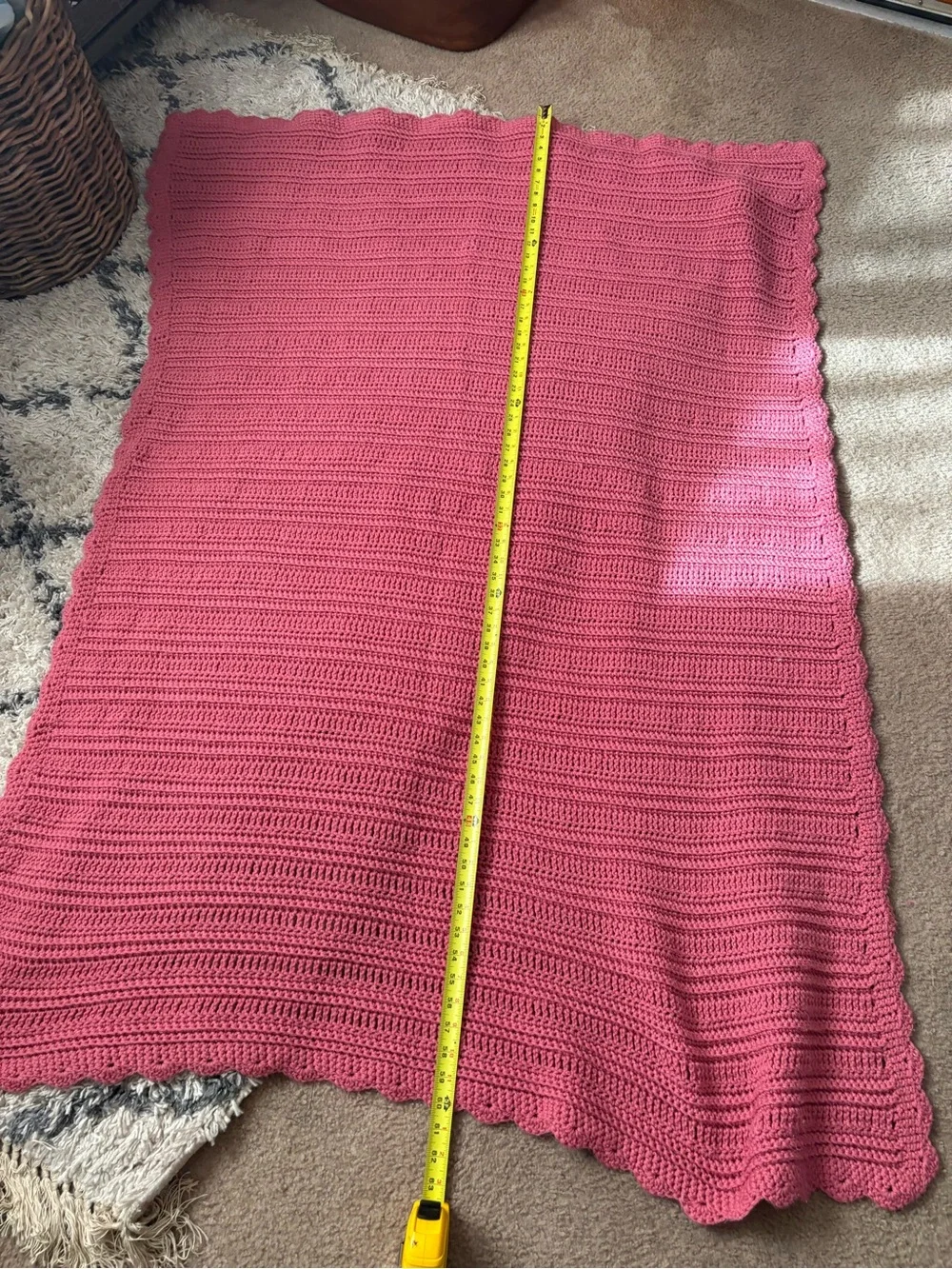60x40 Handmade pink baby blanket features a scalloped edge and a textured stitch